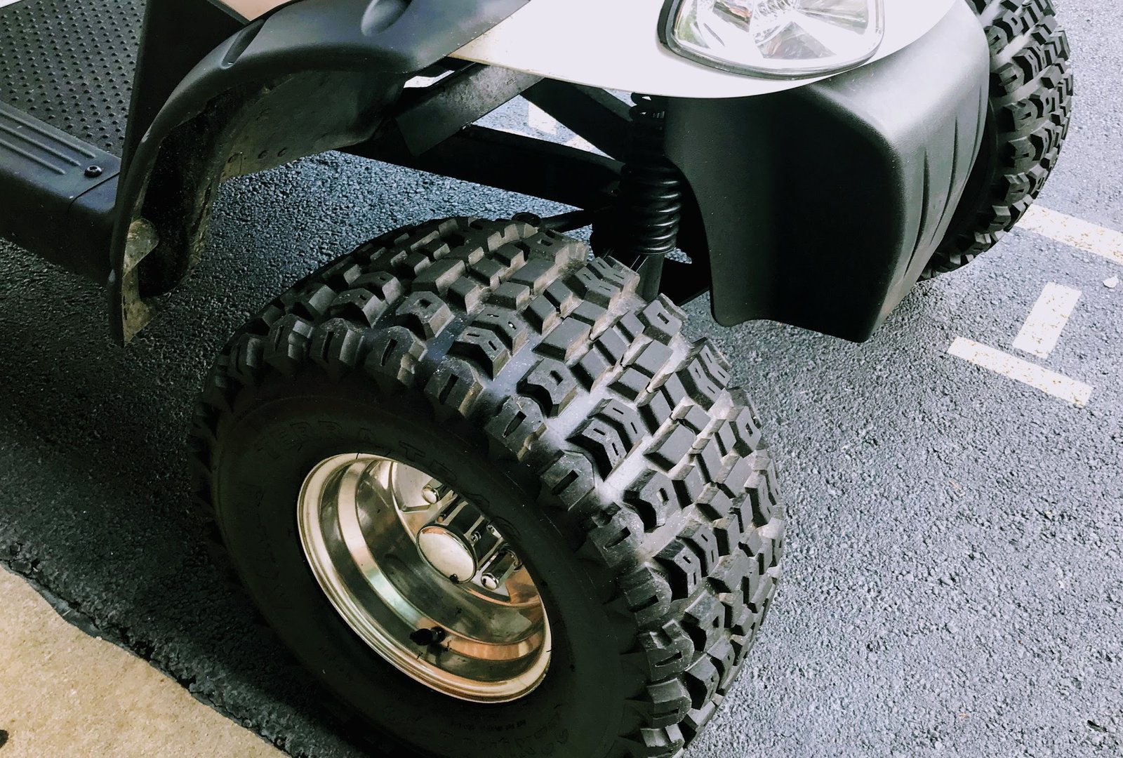 Golf cart lift kit and tire size on a lifted cart with oversized tires